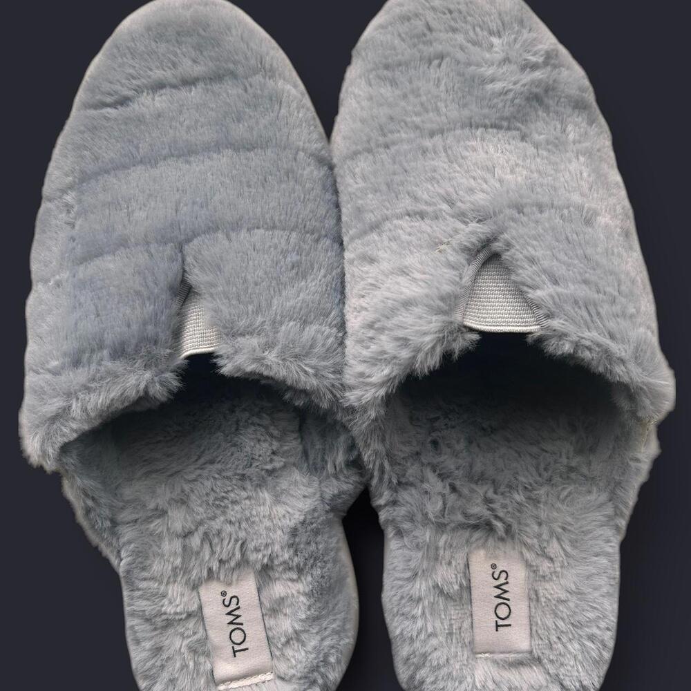 TOMS Women's Grey and Blue Slipper furry‎ size 7.5 womans